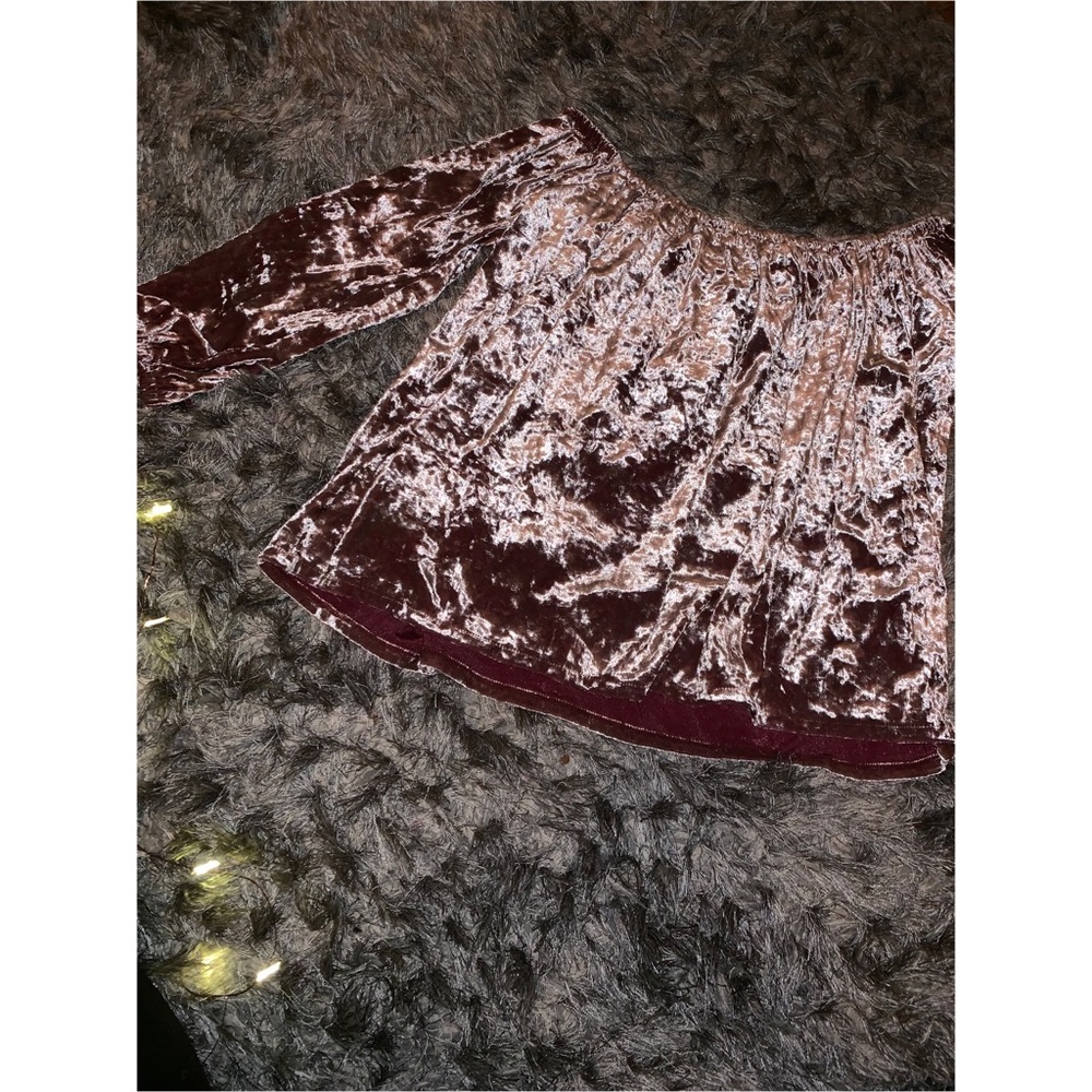 Plum pink velvet off the shoulders top - Picture 5 of 11
